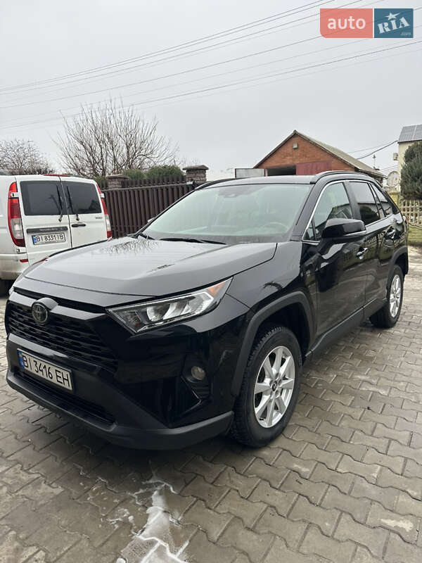 Позашляховик / Кросовер Toyota RAV4 2019 в Полтаві