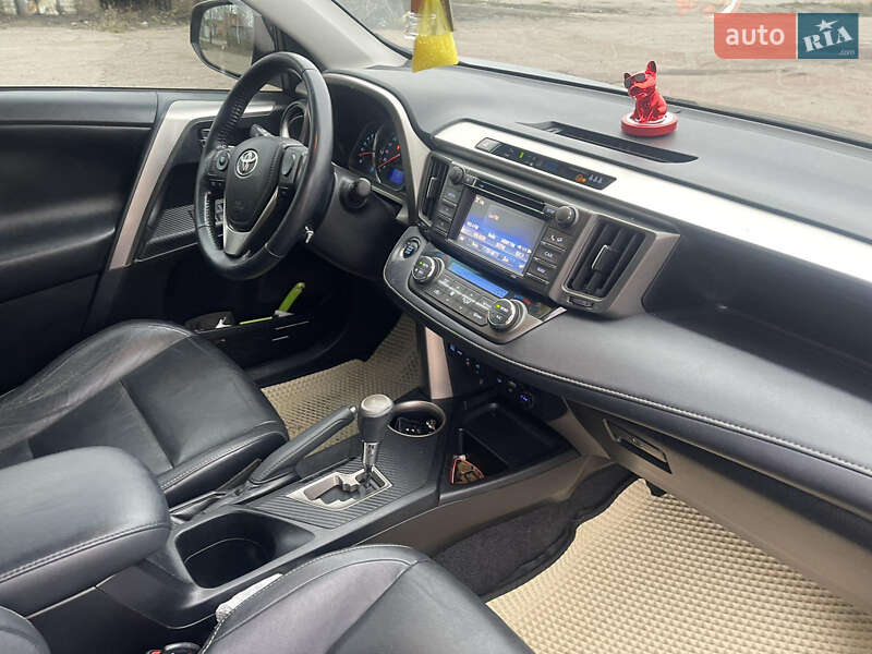 Внедорожник / Кроссовер Toyota RAV4 2014 в Чернигове
