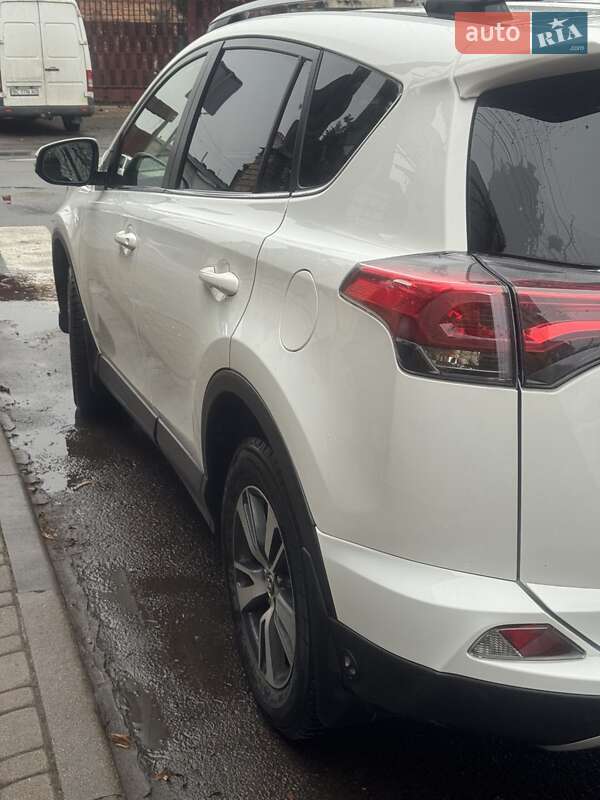 Позашляховик / Кросовер Toyota RAV4 2018 в Львові фото 31 Позашляховик / Кросовер Toyota RAV4 2018 в Львові