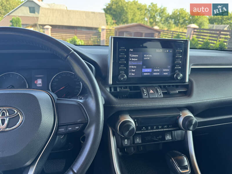 Внедорожник / Кроссовер Toyota RAV4 2020 в Черновцах