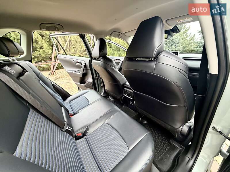 Внедорожник / Кроссовер Toyota RAV4 2022 в Днепре
