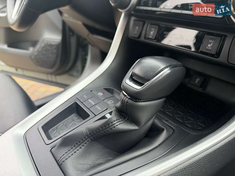 Внедорожник / Кроссовер Toyota RAV4 2022 в Днепре