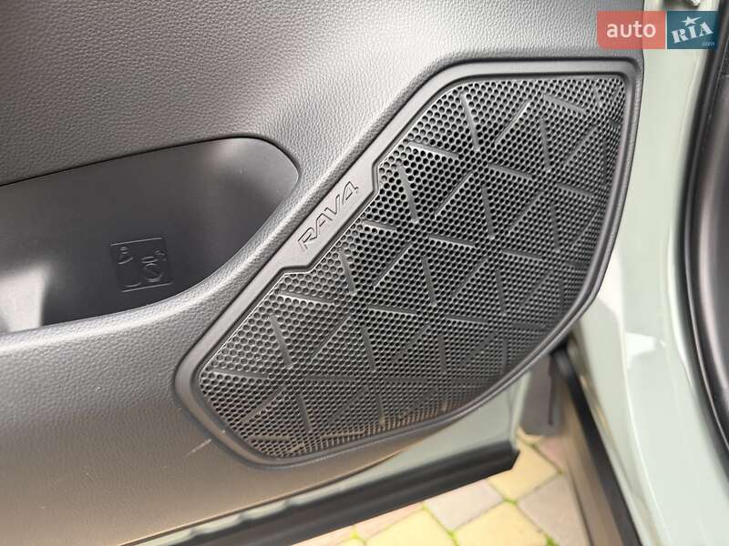 Внедорожник / Кроссовер Toyota RAV4 2022 в Днепре