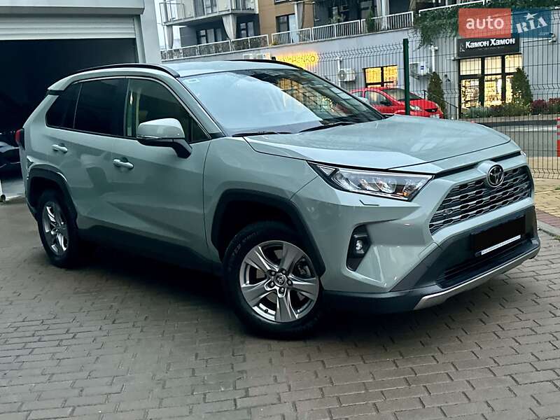 Внедорожник / Кроссовер Toyota RAV4 2023 в Киеве