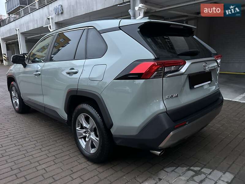 Внедорожник / Кроссовер Toyota RAV4 2023 в Киеве
