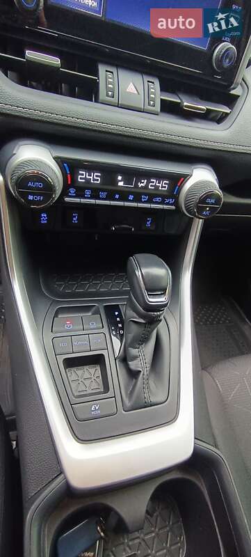 Внедорожник / Кроссовер Toyota RAV4 2021 в Киеве