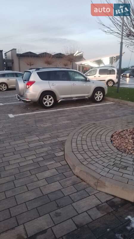 Позашляховик / Кросовер Toyota RAV4 2007 в Києві