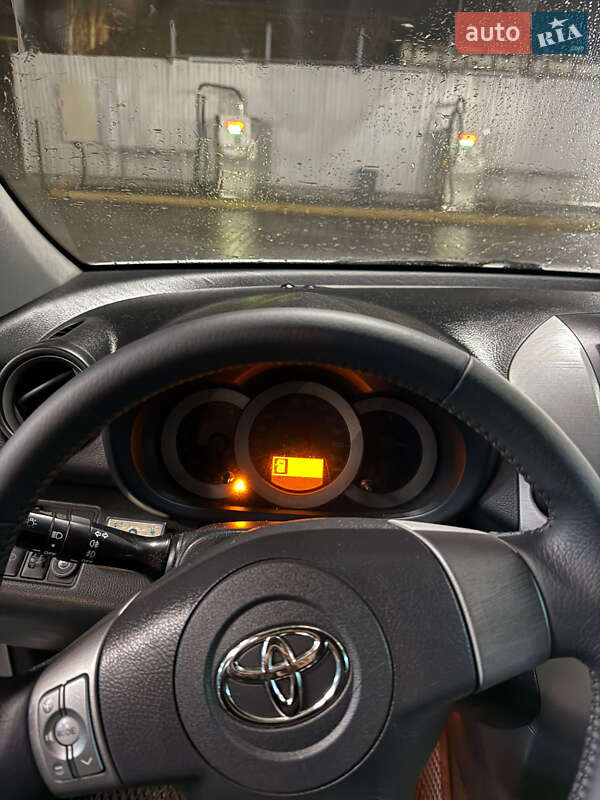 Внедорожник / Кроссовер Toyota RAV4 2007 в Николаеве