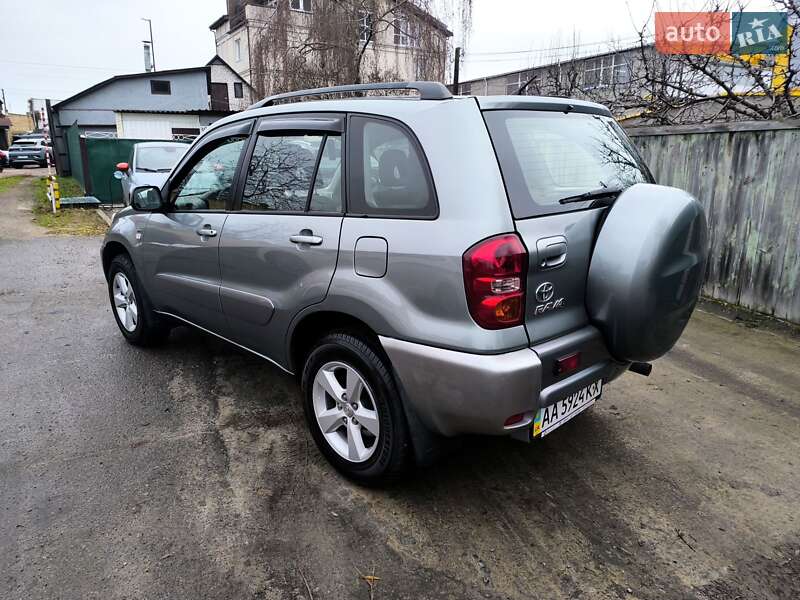 Внедорожник / Кроссовер Toyota RAV4 2003 в Киеве