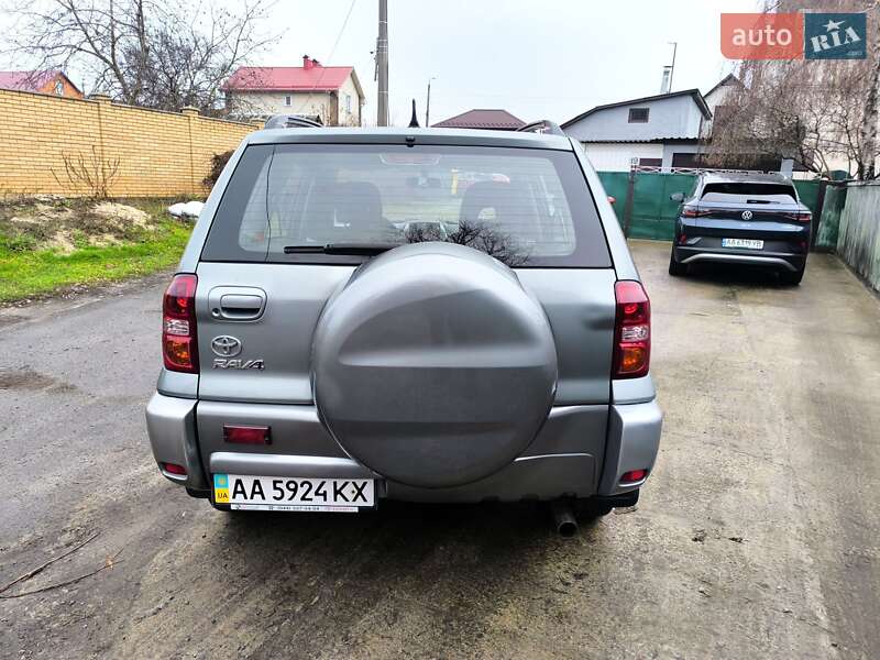 Внедорожник / Кроссовер Toyota RAV4 2003 в Киеве