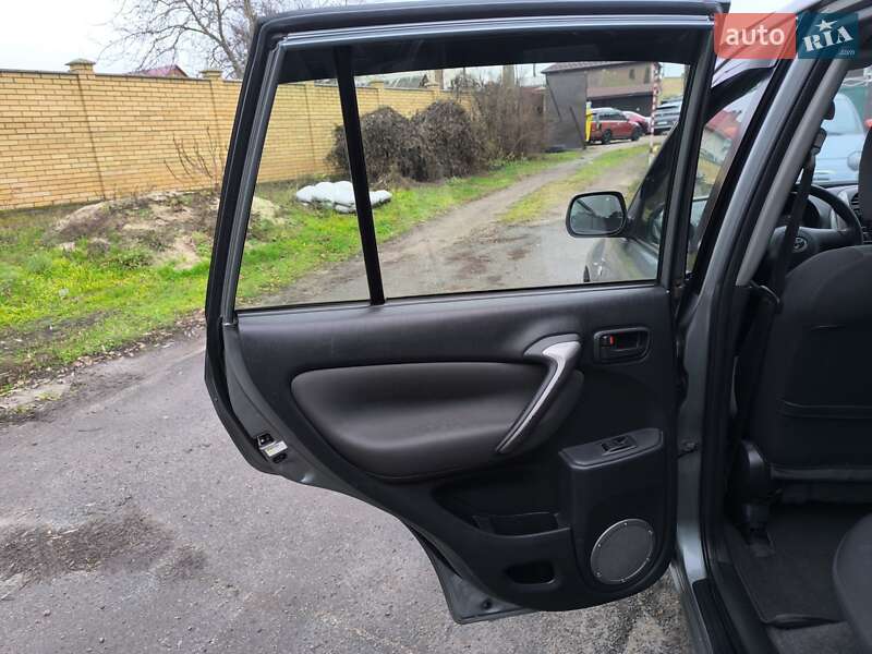 Внедорожник / Кроссовер Toyota RAV4 2003 в Киеве