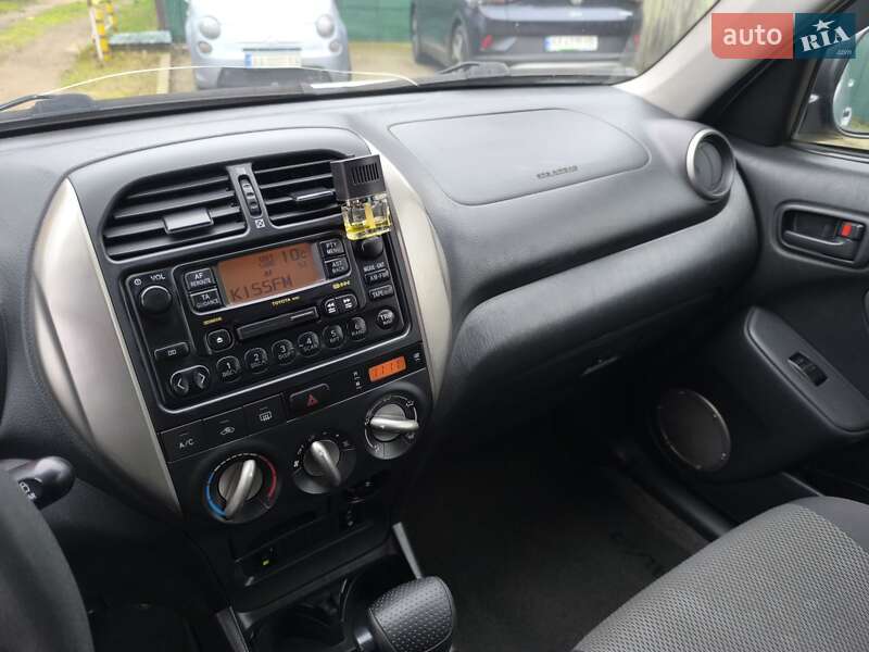Внедорожник / Кроссовер Toyota RAV4 2003 в Киеве
