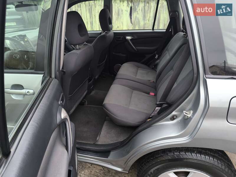 Внедорожник / Кроссовер Toyota RAV4 2003 в Киеве