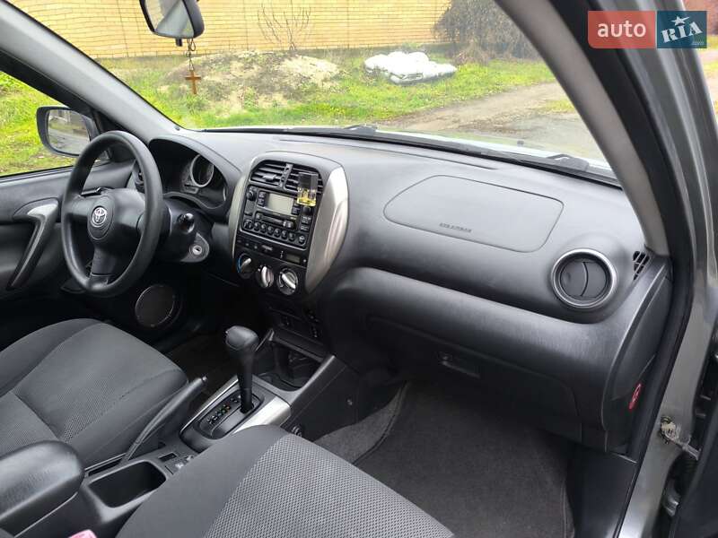 Внедорожник / Кроссовер Toyota RAV4 2003 в Киеве