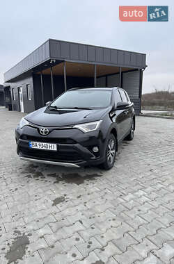 Позашляховик / Кросовер Toyota RAV4 2015 в Врадіївці