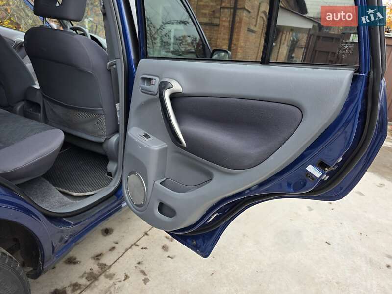 Внедорожник / Кроссовер Toyota RAV4 2003 в Бердичеве