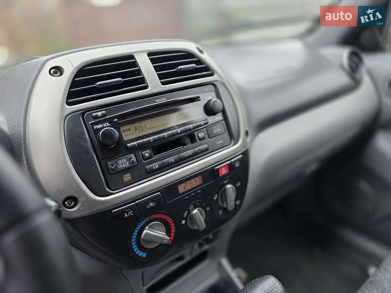 Внедорожник / Кроссовер Toyota RAV4 2003 в Бердичеве