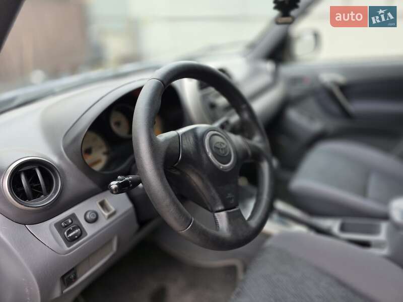 Внедорожник / Кроссовер Toyota RAV4 2003 в Бердичеве