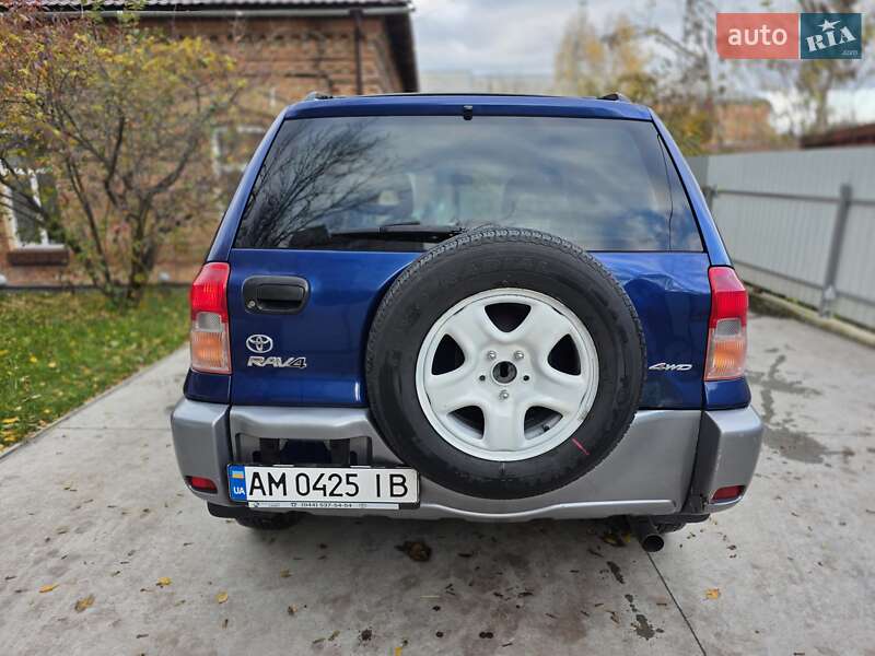 Внедорожник / Кроссовер Toyota RAV4 2003 в Бердичеве