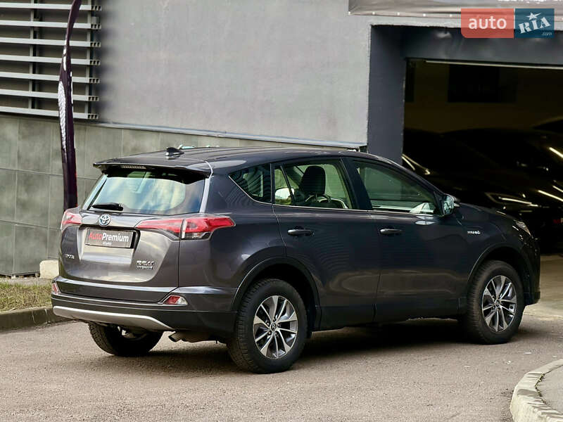 Внедорожник / Кроссовер Toyota RAV4 2018 в Харькове