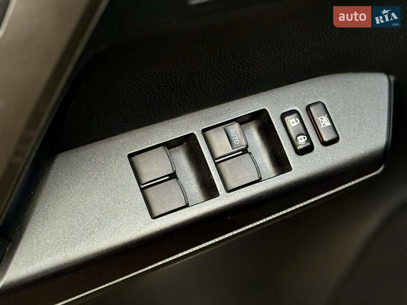 Внедорожник / Кроссовер Toyota RAV4 2018 в Харькове