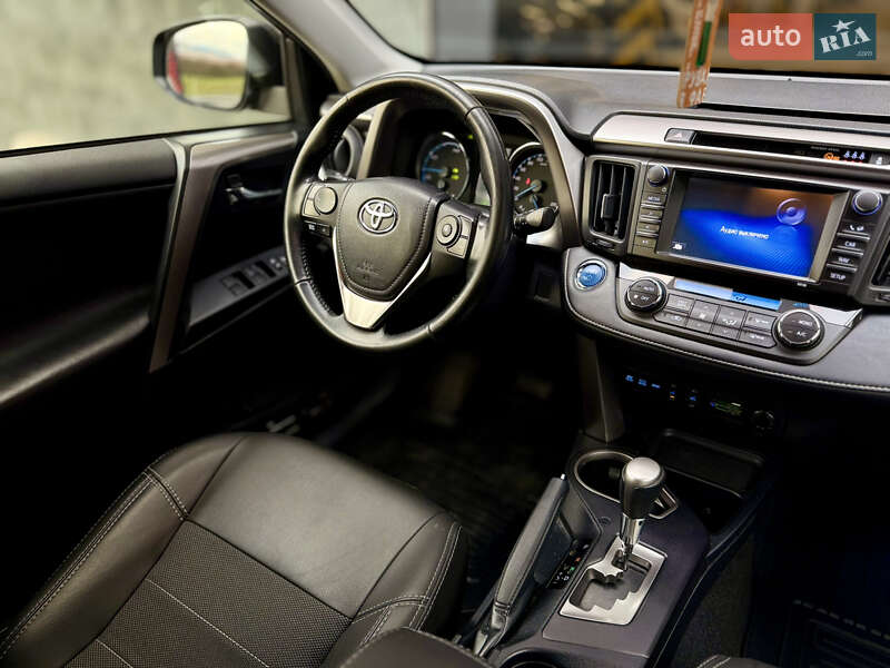 Внедорожник / Кроссовер Toyota RAV4 2018 в Харькове