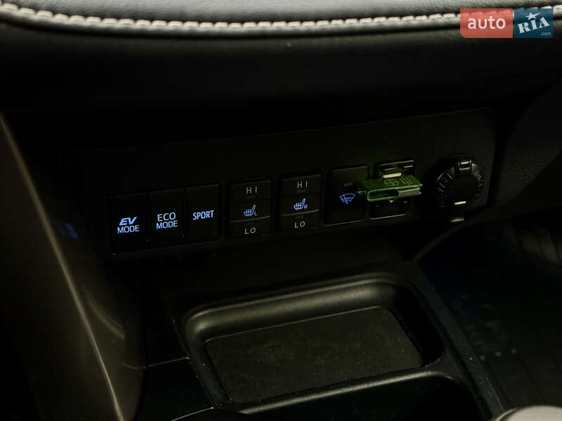 Внедорожник / Кроссовер Toyota RAV4 2018 в Харькове