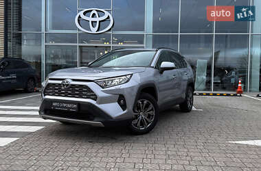 Позашляховик / Кросовер Toyota RAV4 2023 в Рівному