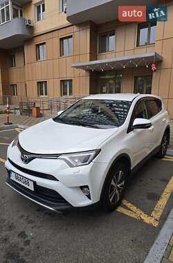 Позашляховик / Кросовер Toyota RAV4 2017 в Києві
