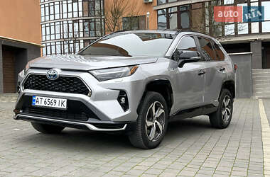 Позашляховик / Кросовер Toyota RAV4 2023 в Ужгороді