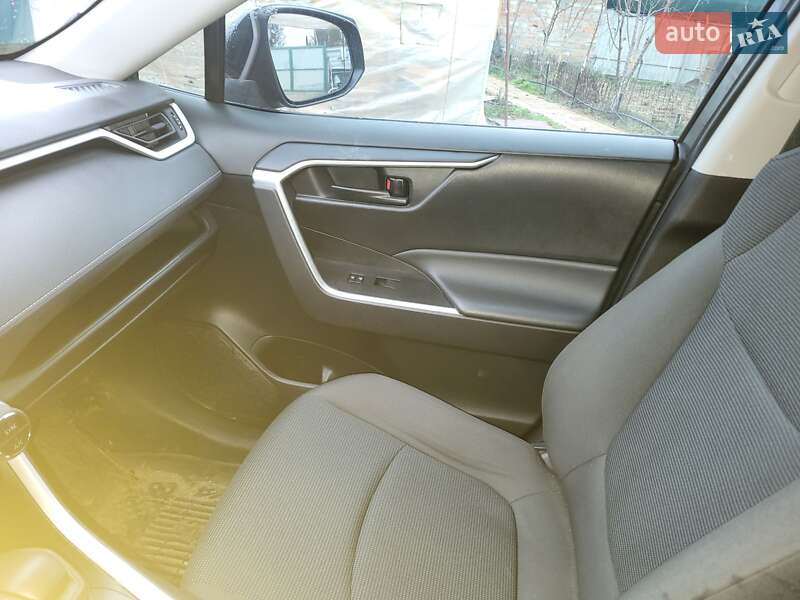 Внедорожник / Кроссовер Toyota RAV4 2022 в Полтаве
