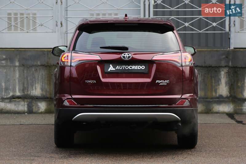 Позашляховик / Кросовер Toyota RAV4 2016 в Києві