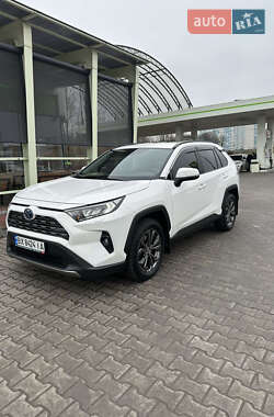Внедорожник / Кроссовер Toyota RAV4 2023 в Хмельницком