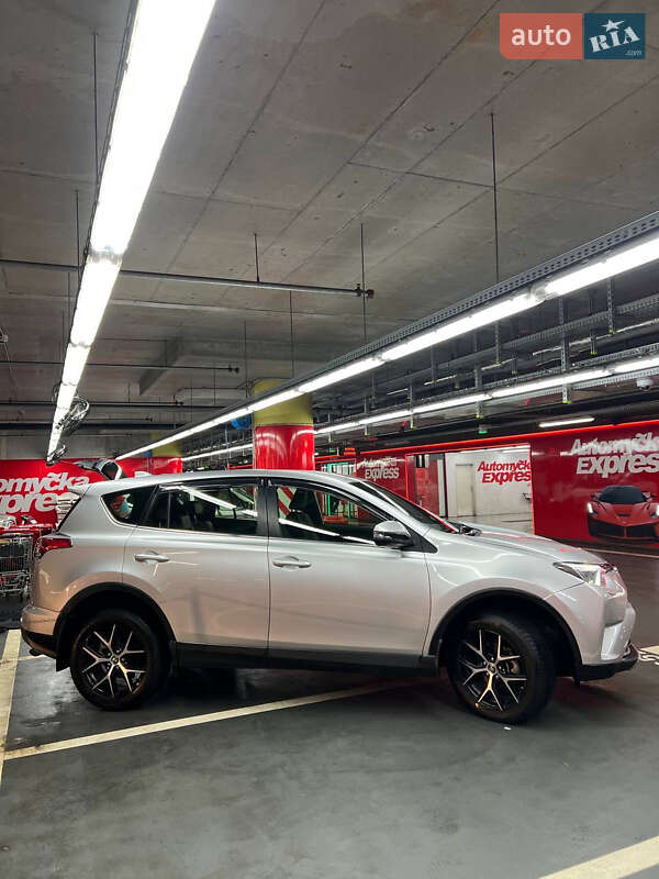Внедорожник / Кроссовер Toyota RAV4 2016 в Одессе