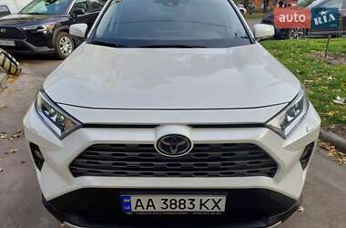 Внедорожник / Кроссовер Toyota RAV4 2019 в Киеве