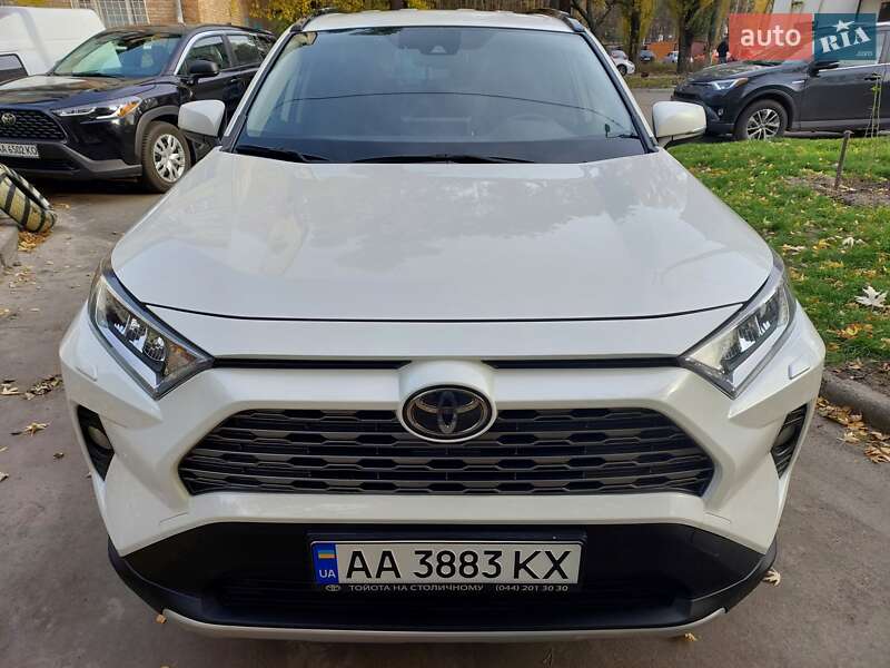 Позашляховик / Кросовер Toyota RAV4 2019 в Києві