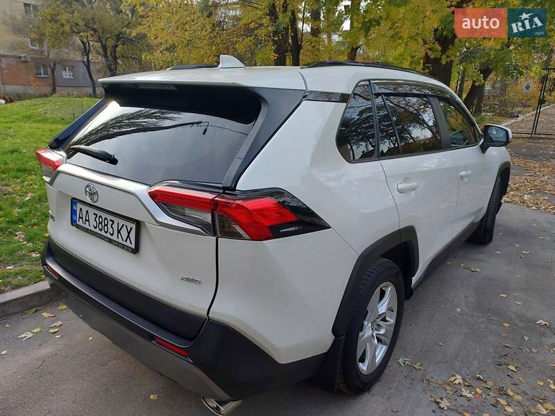 Позашляховик / Кросовер Toyota RAV4 2019 в Києві