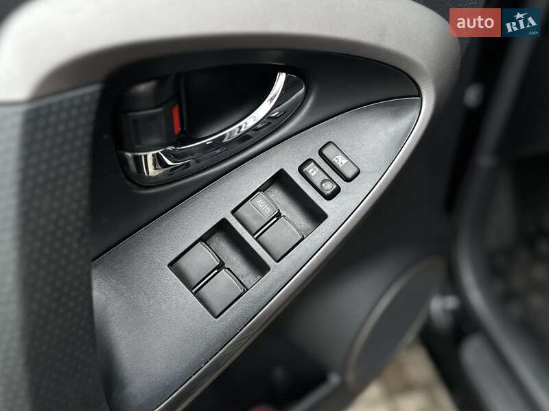 Позашляховик / Кросовер Toyota RAV4 2008 в Києві