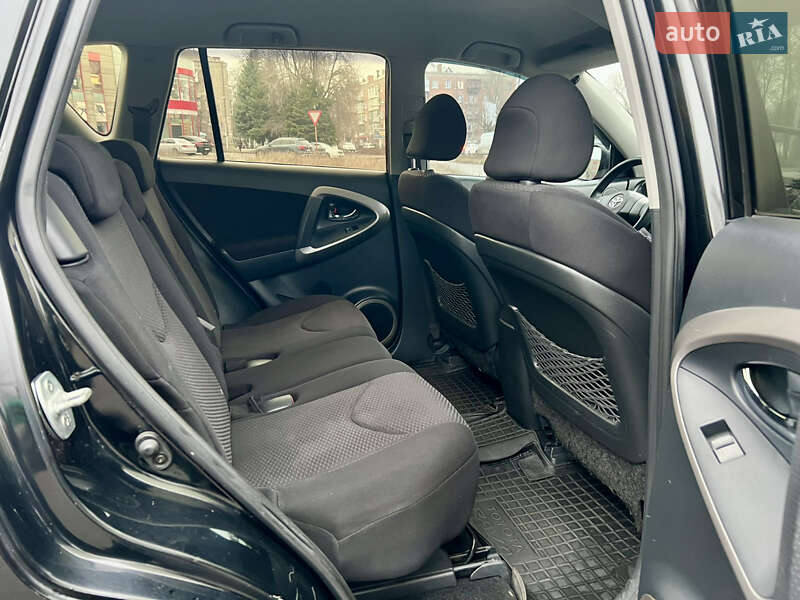 Внедорожник / Кроссовер Toyota RAV4 2006 в Днепре