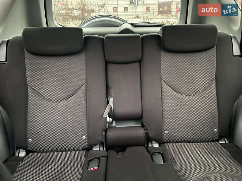 Внедорожник / Кроссовер Toyota RAV4 2006 в Днепре