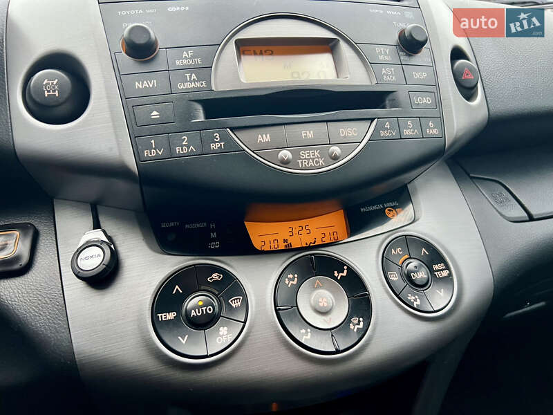 Внедорожник / Кроссовер Toyota RAV4 2006 в Днепре