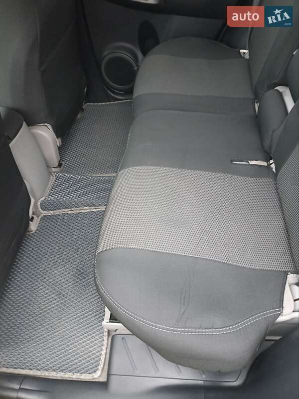 Позашляховик / Кросовер Toyota RAV4 2012 в Карлівці