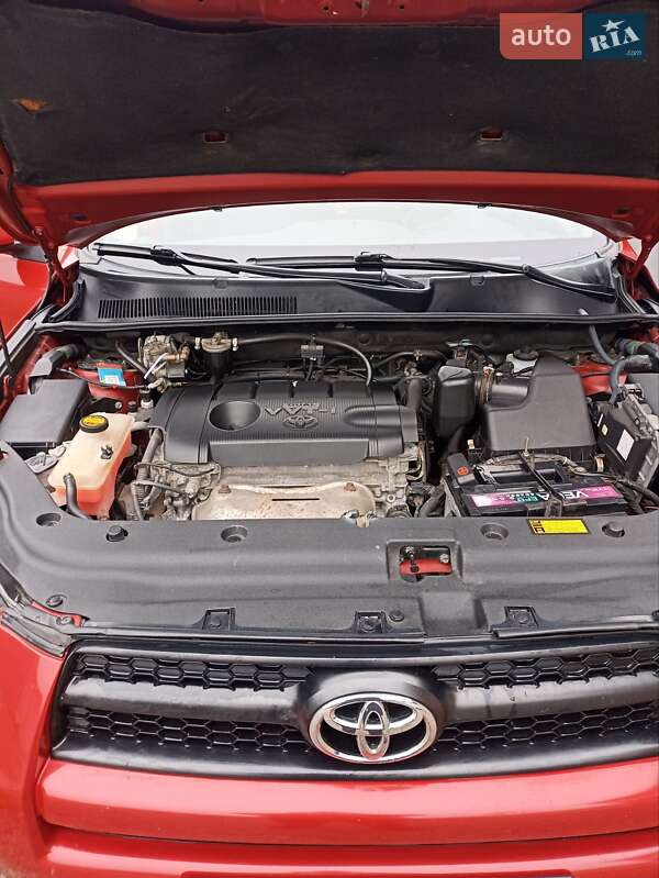 Позашляховик / Кросовер Toyota RAV4 2012 в Карлівці