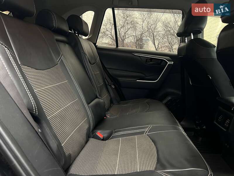 Внедорожник / Кроссовер Toyota RAV4 2019 в Ивано-Франковске