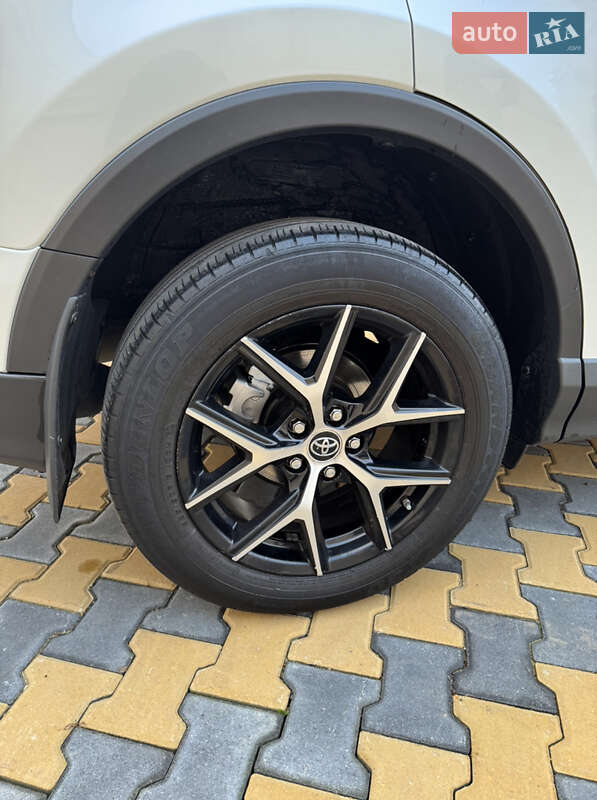 Позашляховик / Кросовер Toyota RAV4 2016 в Одесі