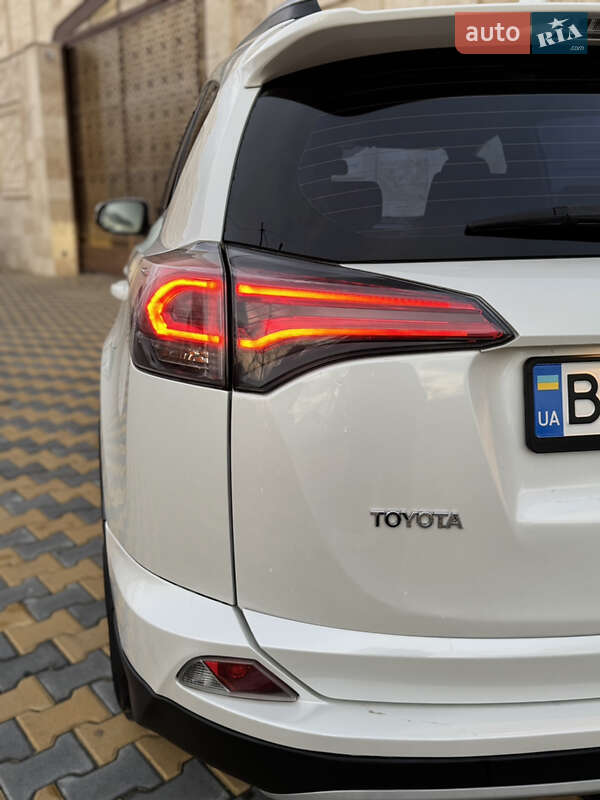Позашляховик / Кросовер Toyota RAV4 2016 в Одесі