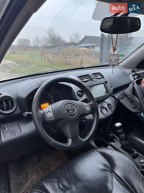 Позашляховик / Кросовер Toyota RAV4 2006 в Березному