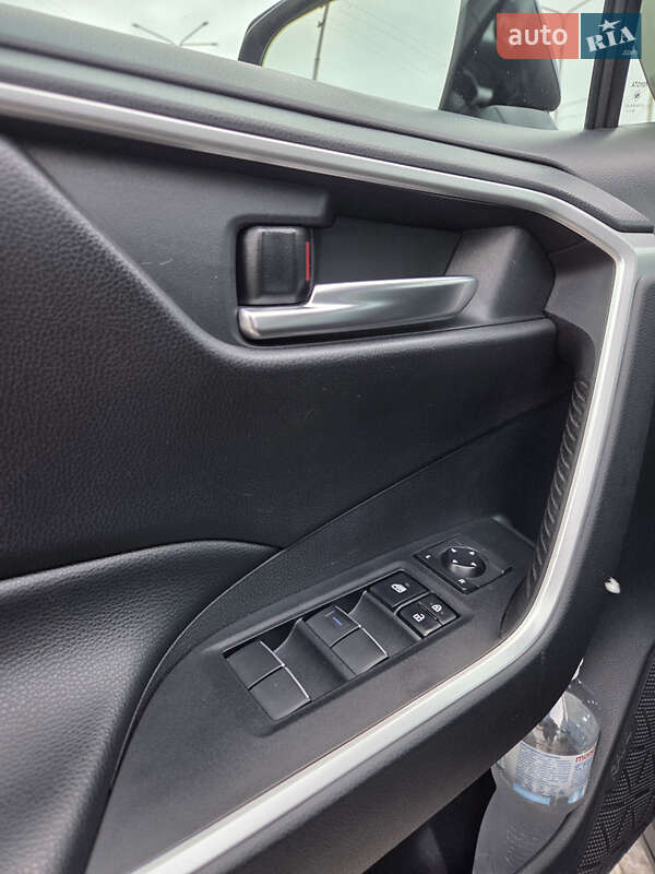 Позашляховик / Кросовер Toyota RAV4 2019 в Києві