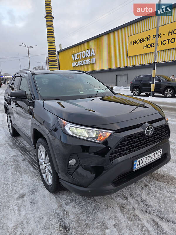 Позашляховик / Кросовер Toyota RAV4 2019 в Києві