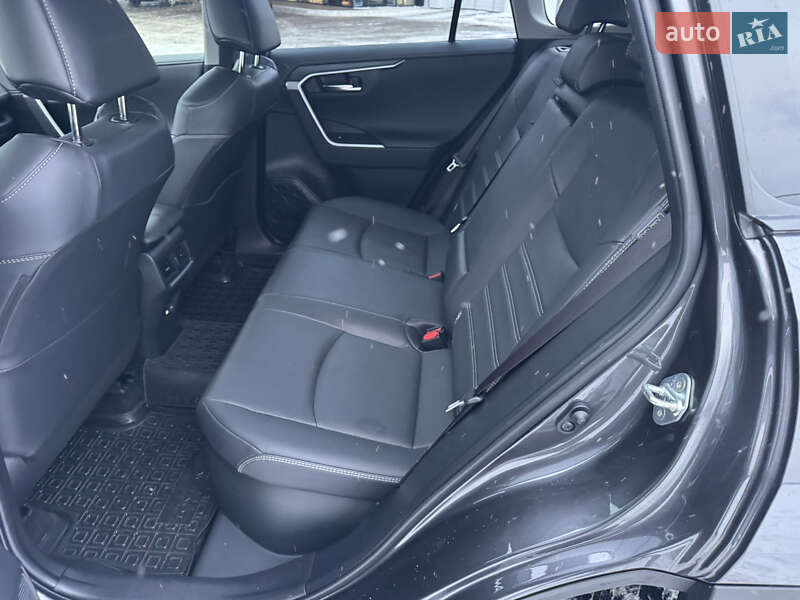 Позашляховик / Кросовер Toyota RAV4 2024 в Києві